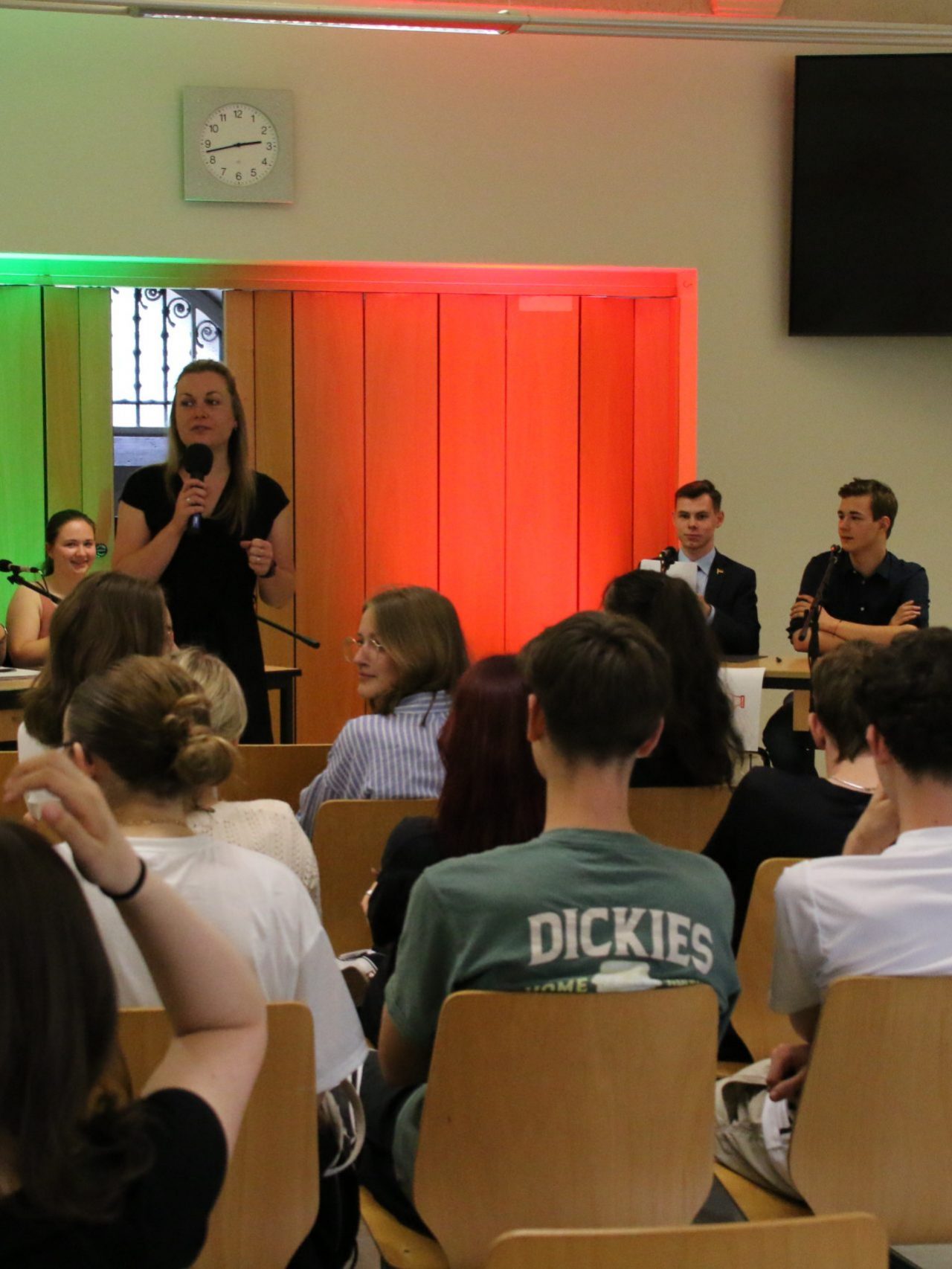 Schüler beim Debate zum Schulfest 2024