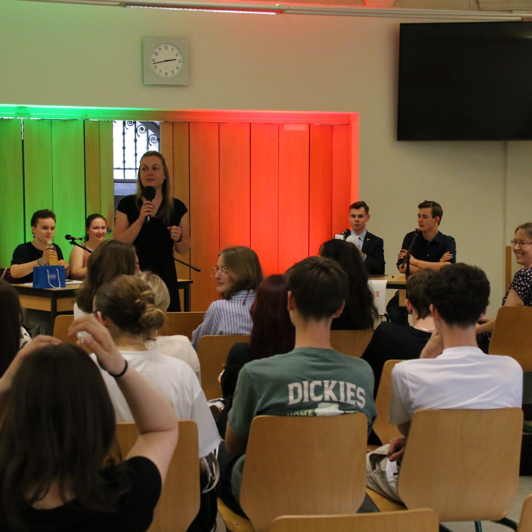 Schüler beim Debate zum Schulfest 2024