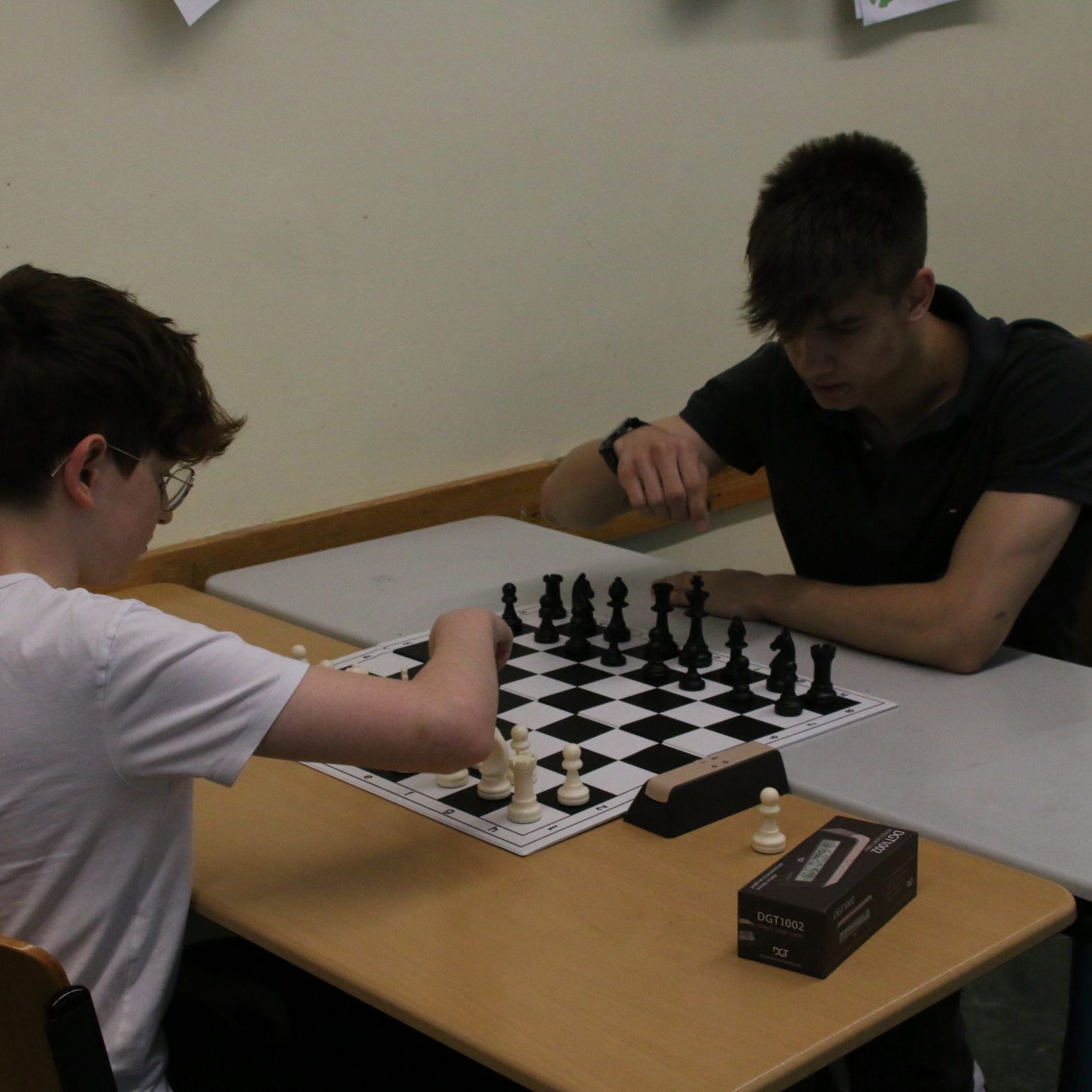 Schachspieler beim Schachturnier des Schulfestes 2024