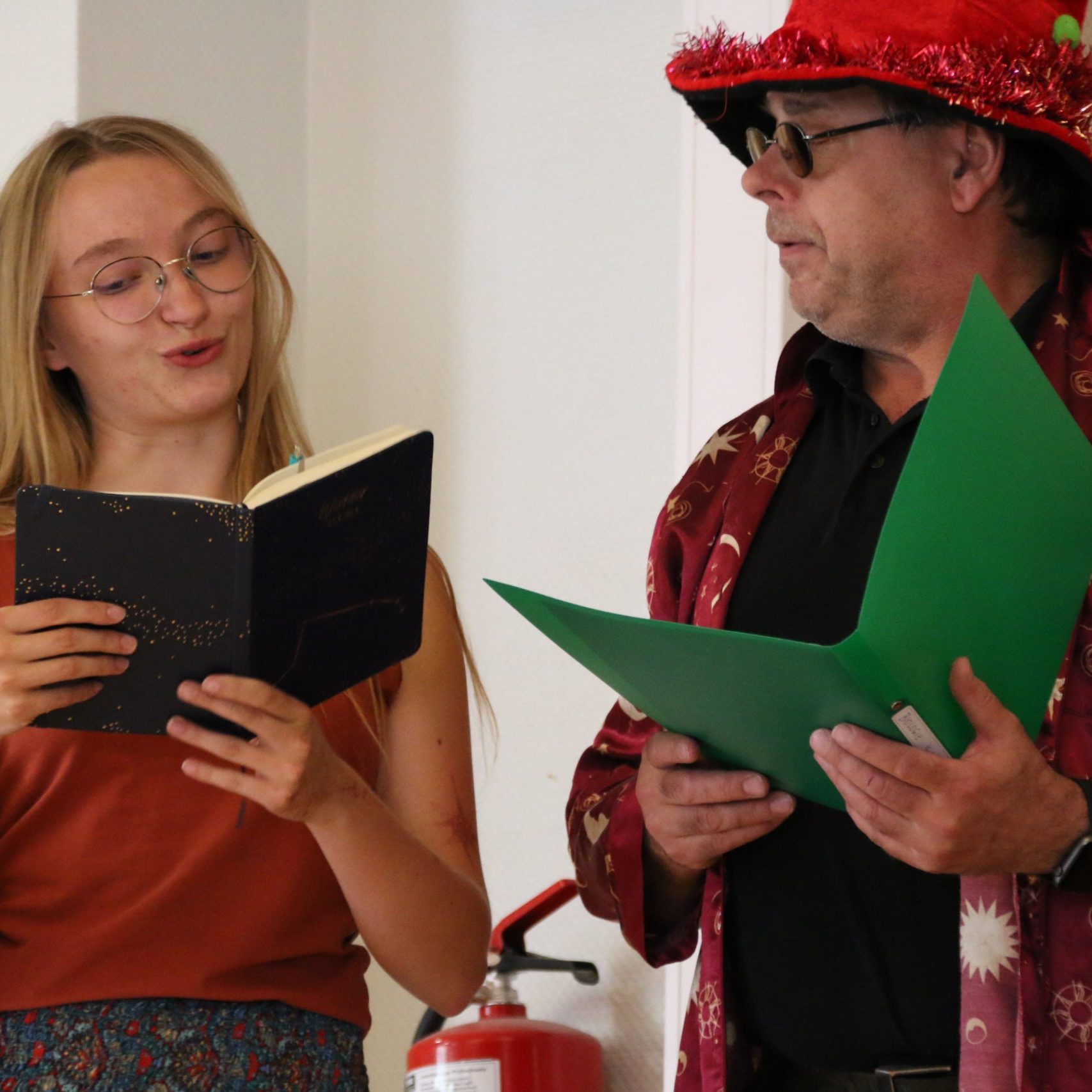 Auftritt der Schultheatergruppe "Fäustlinge" beim Schulfest 2024